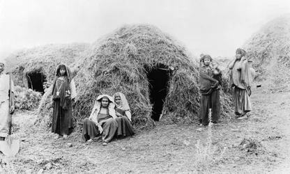Poblado bereber cerca de Túnez, hacia 1900